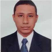 Profesor de educación física imparte clases a estudiantes de todas las edades